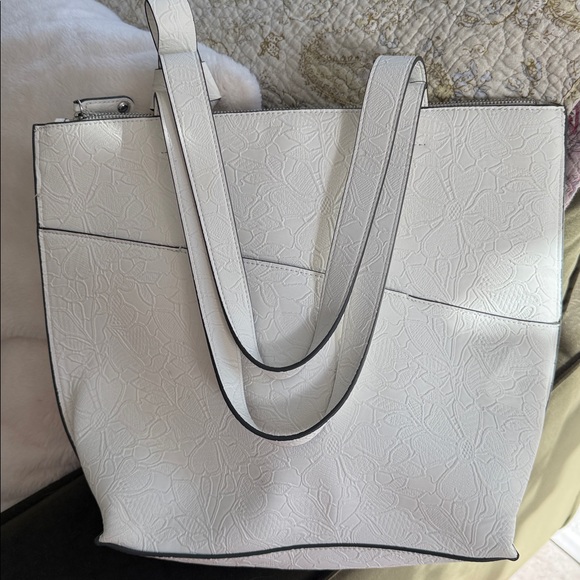 KARL LAGERFELD WHITE BOW FLORAL EMBOSSED BRAND NEW TOTE PURSE - Picture 3 of 11